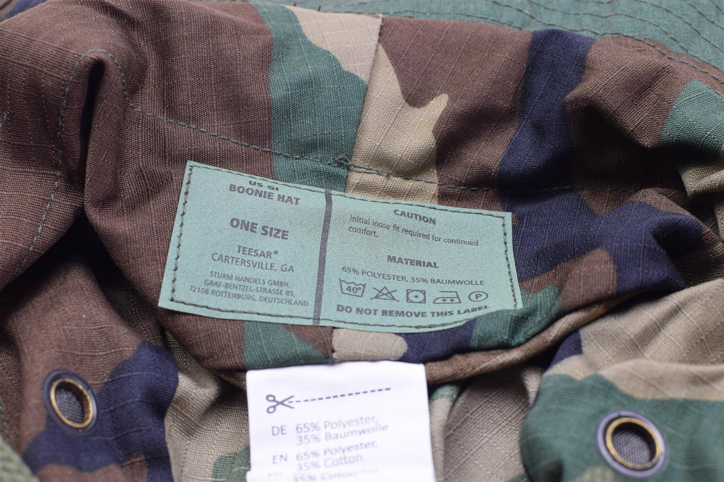 MIL-TEC Boonie stiliaus kepurė Woodland marginimo iš tvirto ripstop audinio su kvėpuojančiu dizainu ir dirželiu po smakru.