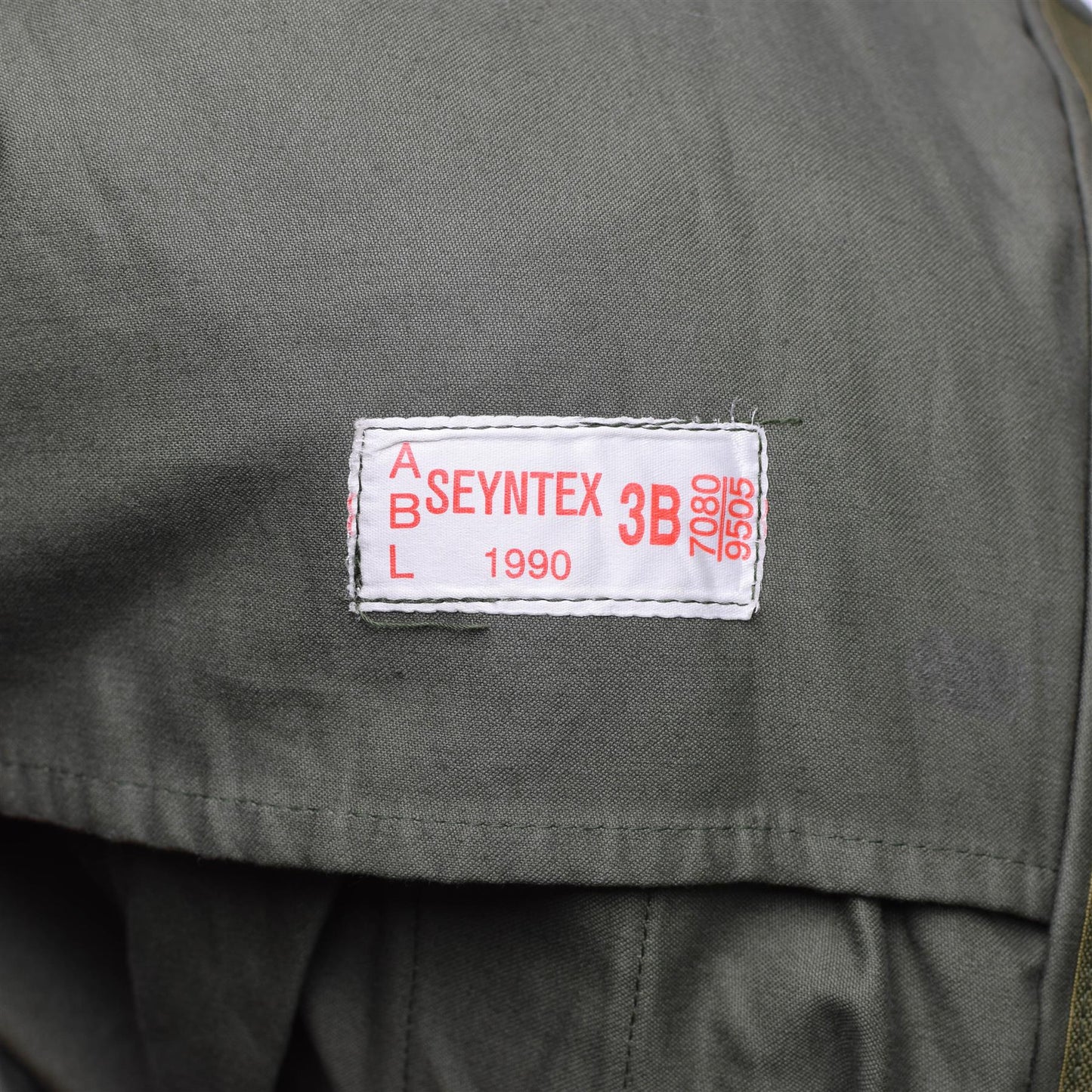 Belgijos kariuomenes M64 striuke su Seyintex etikete, demisezonine alyvuogiu spalvos parka, detale su gamybos data 1990