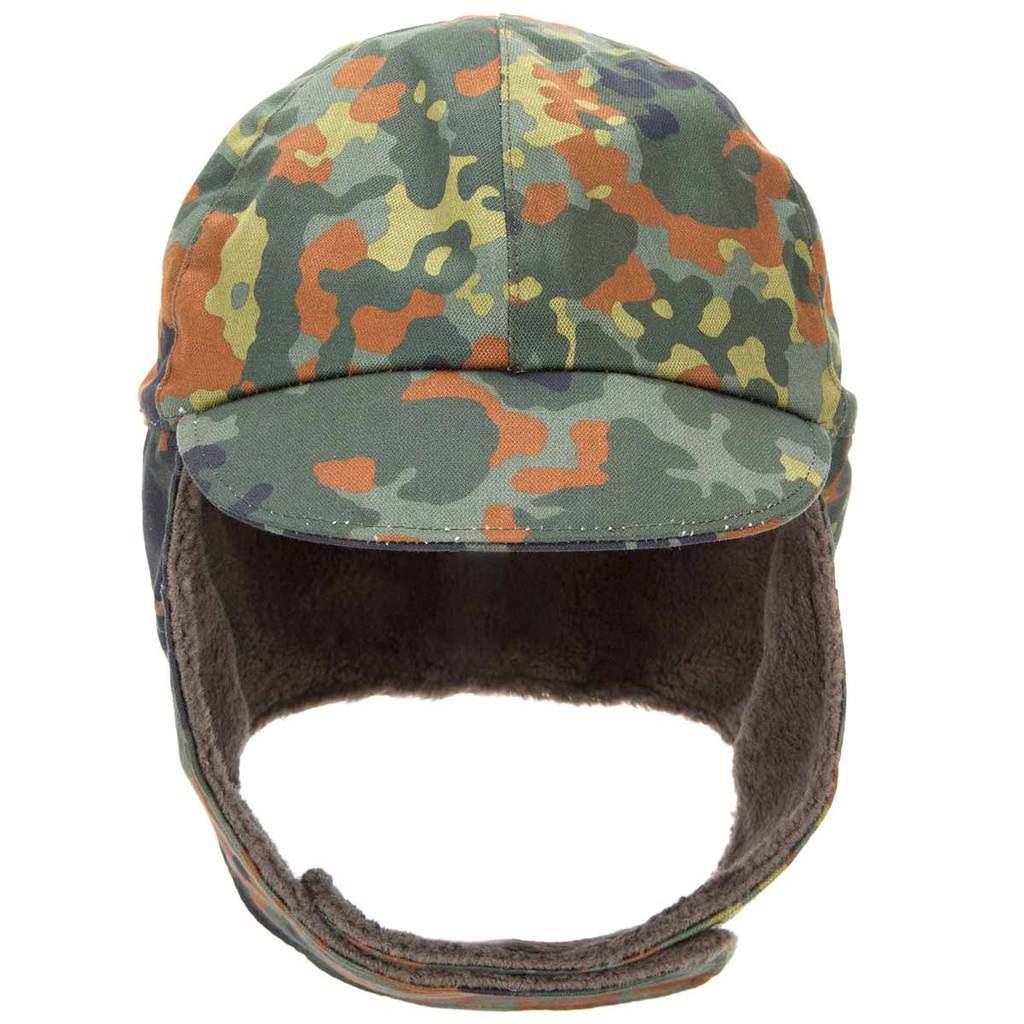 Vokietijos kariuomenės žieminė kepurė su snapeliu Flecktarn marginimo, šilta, su ausų apsauga ir vilnos pamušalu.