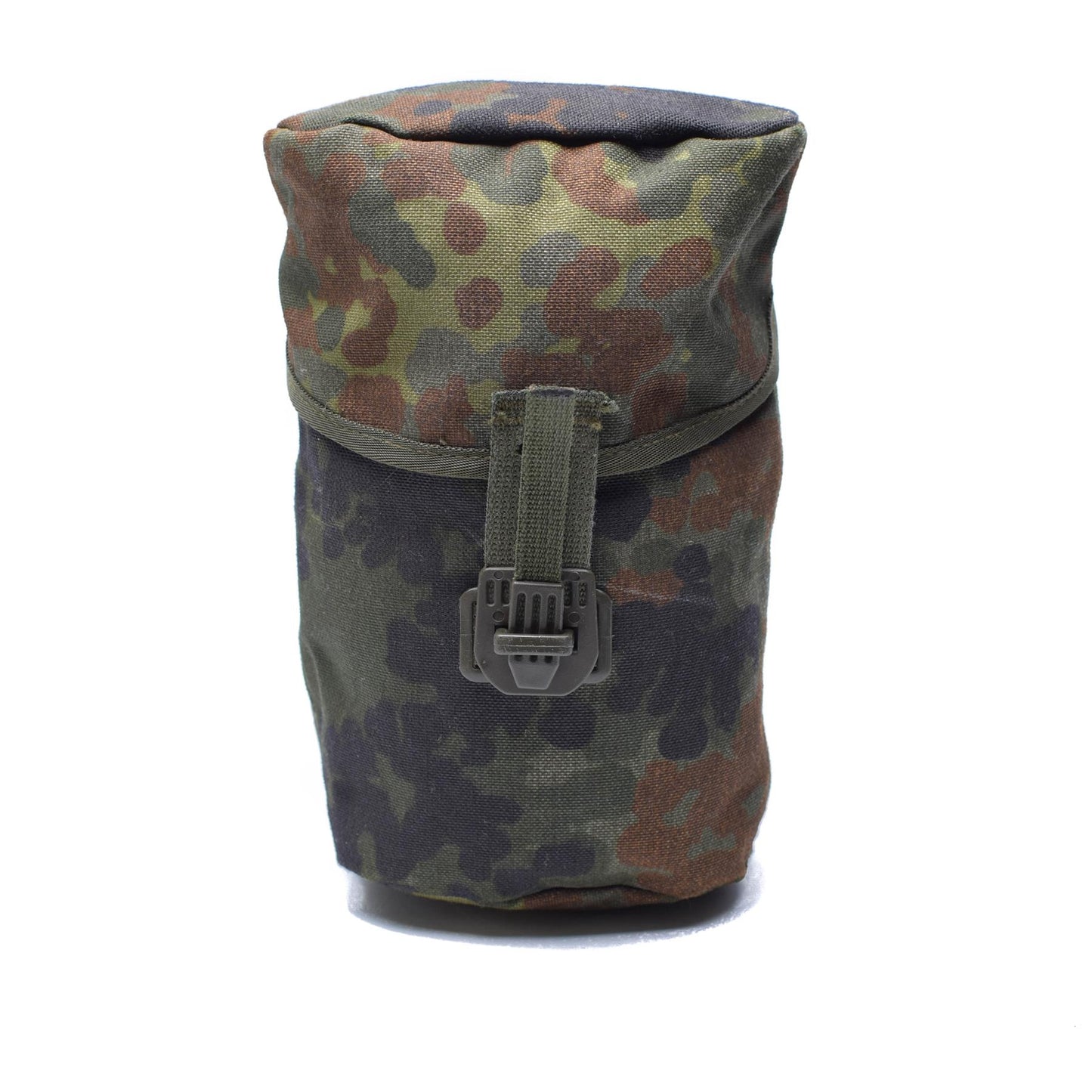 Vokietijos kariuomenės gertuvė su dėklu flecktarn marginimo, greito užsegimo, suderinama su Alice sistema.