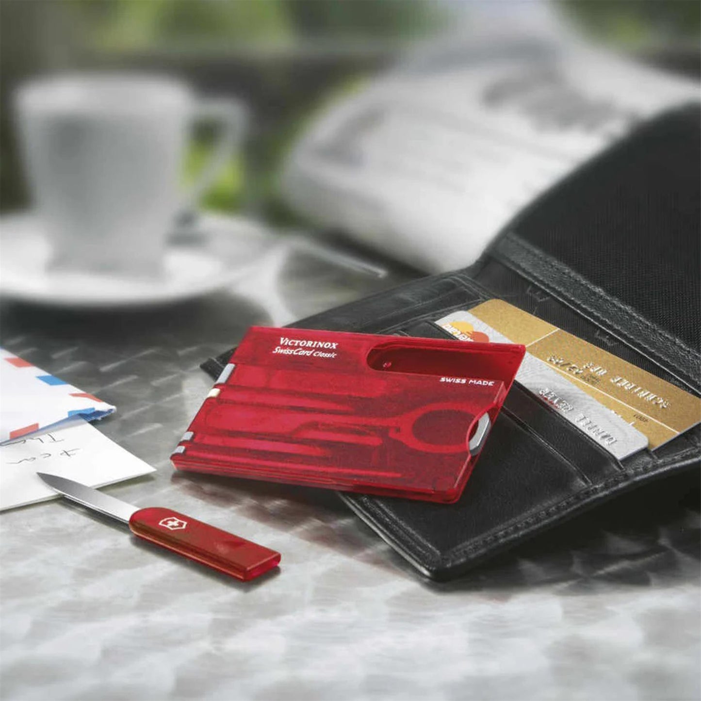 Victorinox SwissCard Classic daugiafunkcinis įrankis kasdieniam naudojimui, kompaktiškas ir patogus piniginėje.