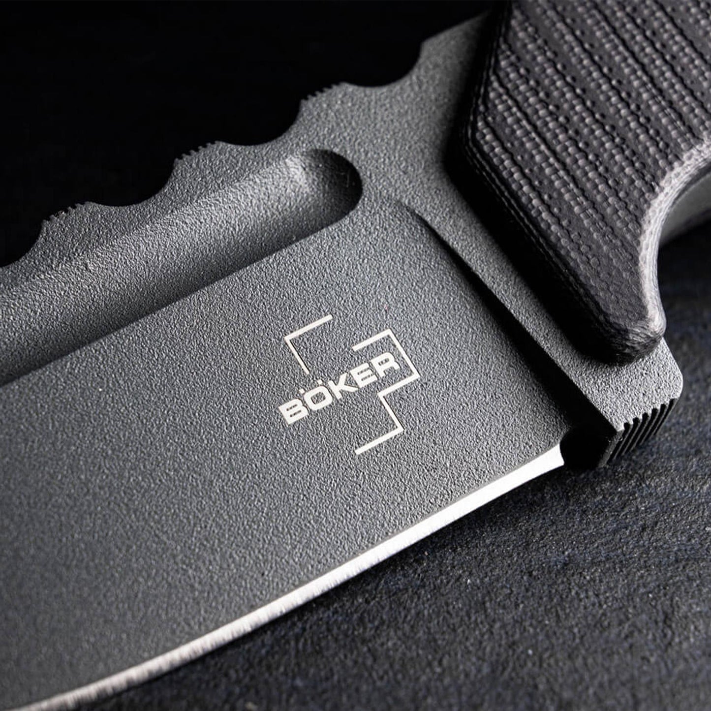 Boker Plus Little Dvalin Black fiksuotas peilis su juoda G10 rankena ir Boker logotipu ant D2 plieno geleztes