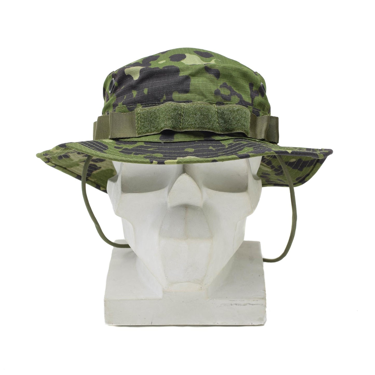 TACGEAR boonie stiliaus vasarinė kepurė M84 marginimo, pagaminta iš Rip-Stop audinio su ventiliacijos angomis ir smakro dirželiu.