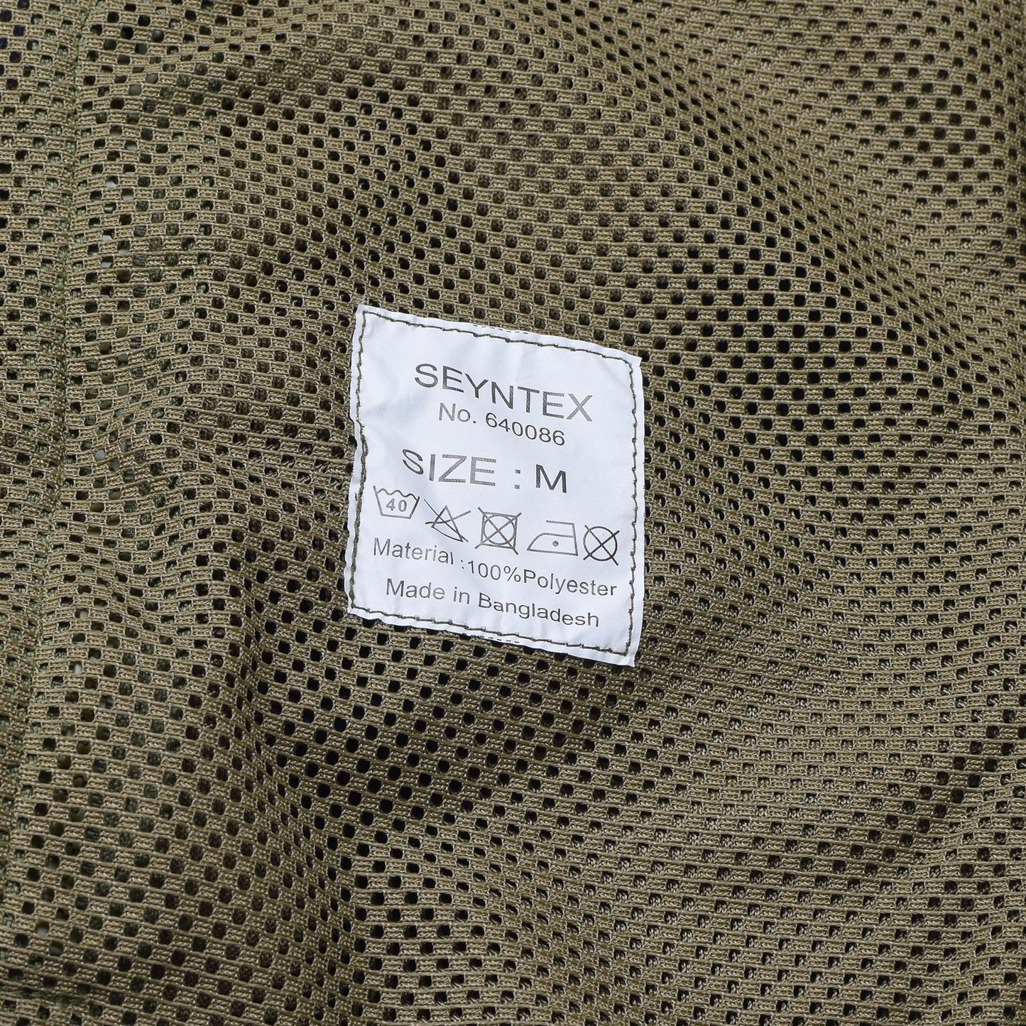 Belgijos kariuomenes flisinio dzemperi etikete, rodanti Seyntex M dydi, pagaminta is poliesterio Bangladese