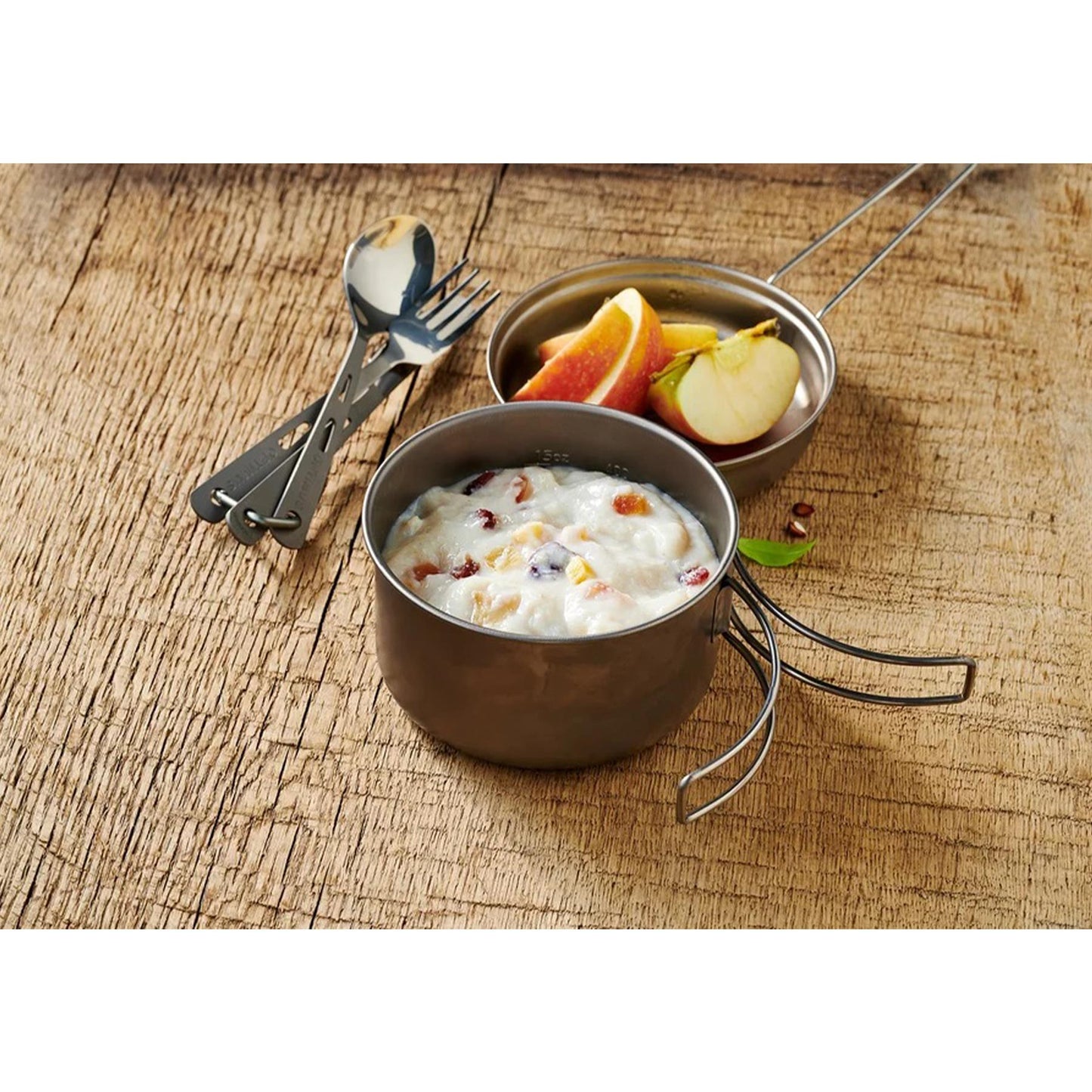 Trek'N Eat manų košės desertas išgyvenimo MRE pakuotė lauko sąlygoms su vaisiais ir lengvas paruošimas žygiams.