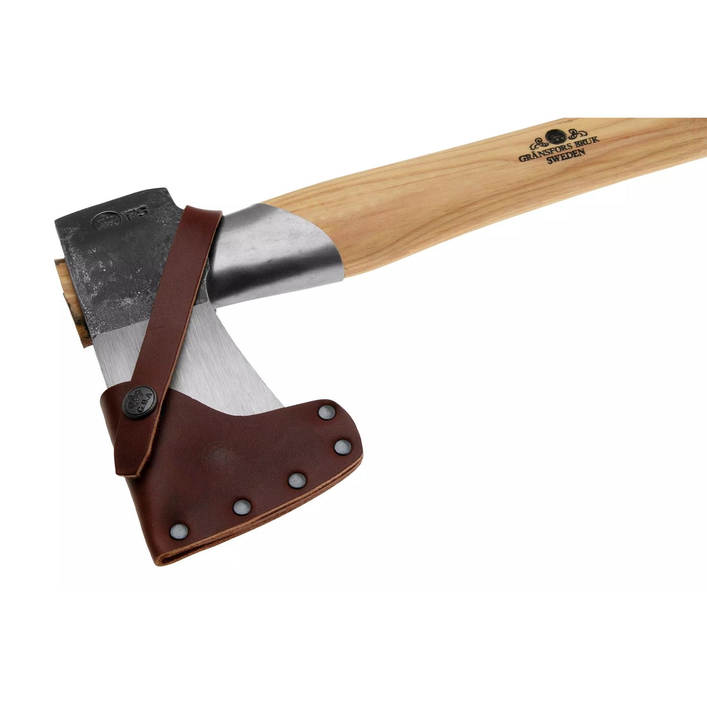 Gransfors Small Splitting Axe 425 skaldymo kirvis su natūralios medienos rankena ir odiniu ašmenų dėklu.