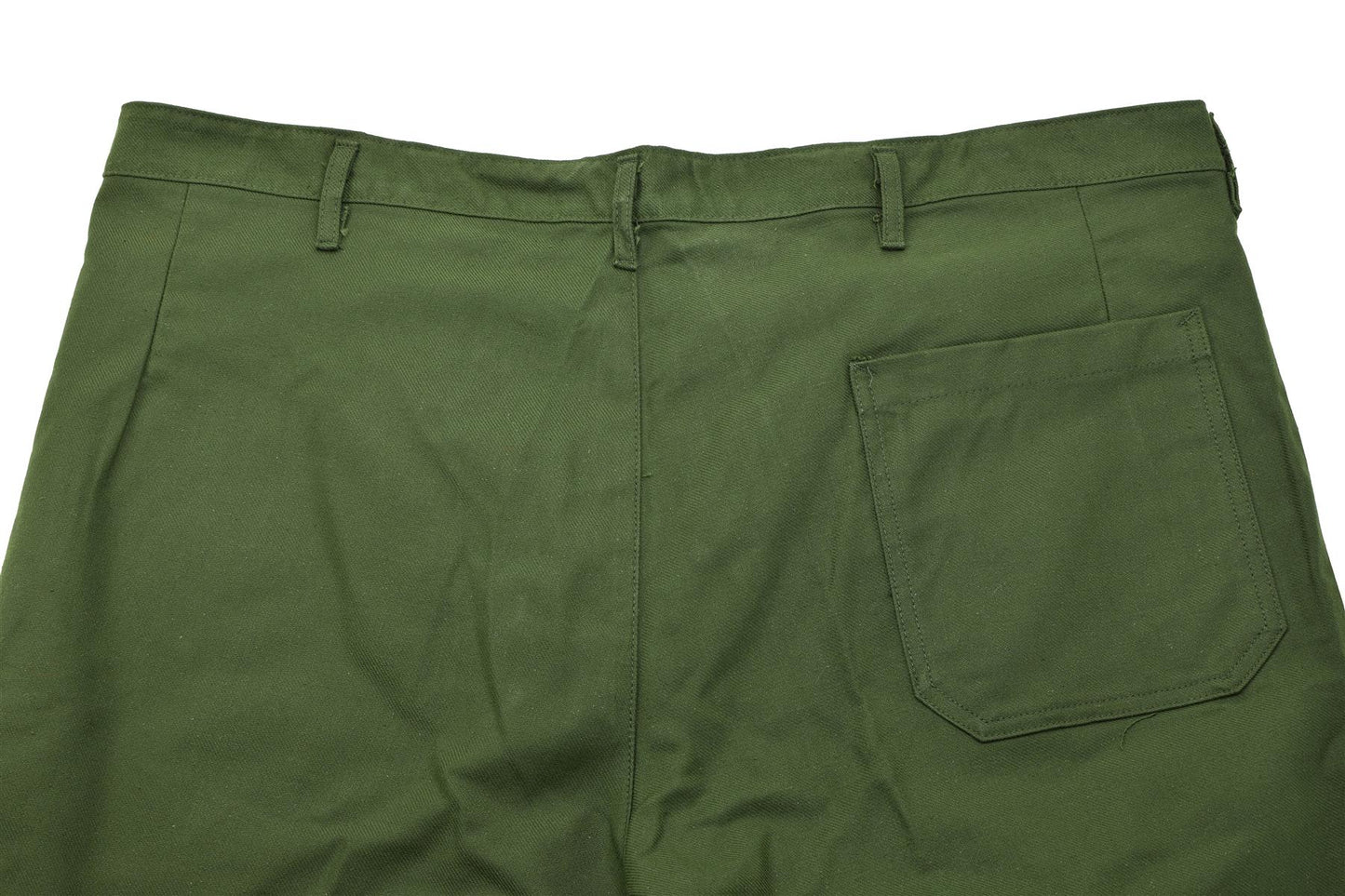 Švedijos kariuomenės darbinės kelnės žalios spalvos iš patvaraus ir kvėpuojančio audinio.