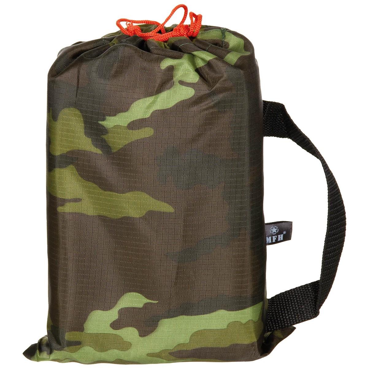 MFH Tarp Extreme didelis neperšlampamas tentas pastogė M95 camo apsaugo nuo lietaus ir vėjo, patogiai sulankstytas krepšyje.