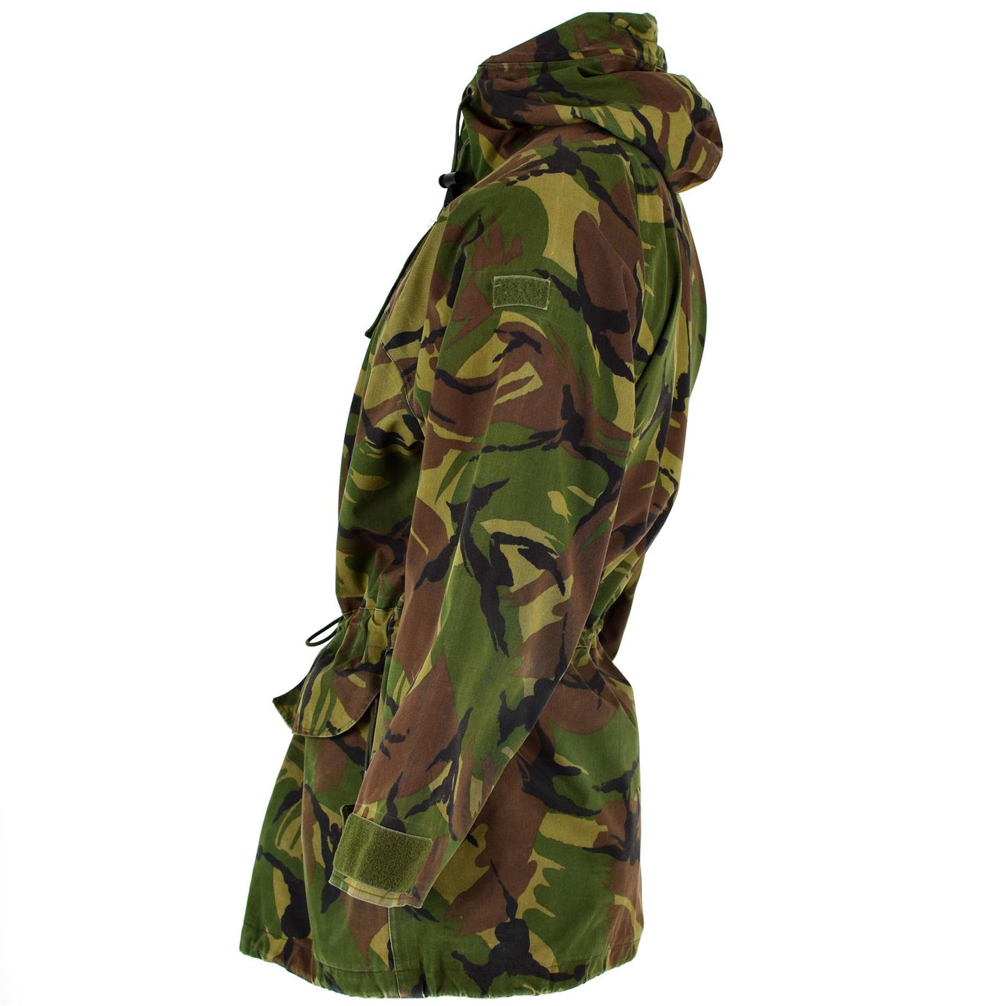Nyderlandų kariuomenės GoreTex parka neperšlampamas švarkas DPM marginimo su reguliuojama apačia ir rankogaliais.