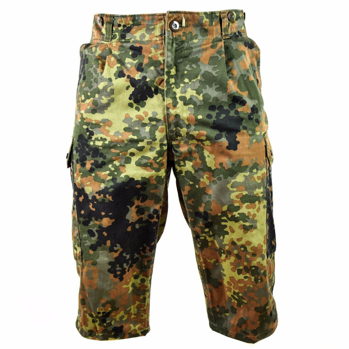 Vokietijos kariuomenės lauko uniformos šortai Flecktarn marginimas su patvariu Flecktarn kamufliažu ir kišenėmis.