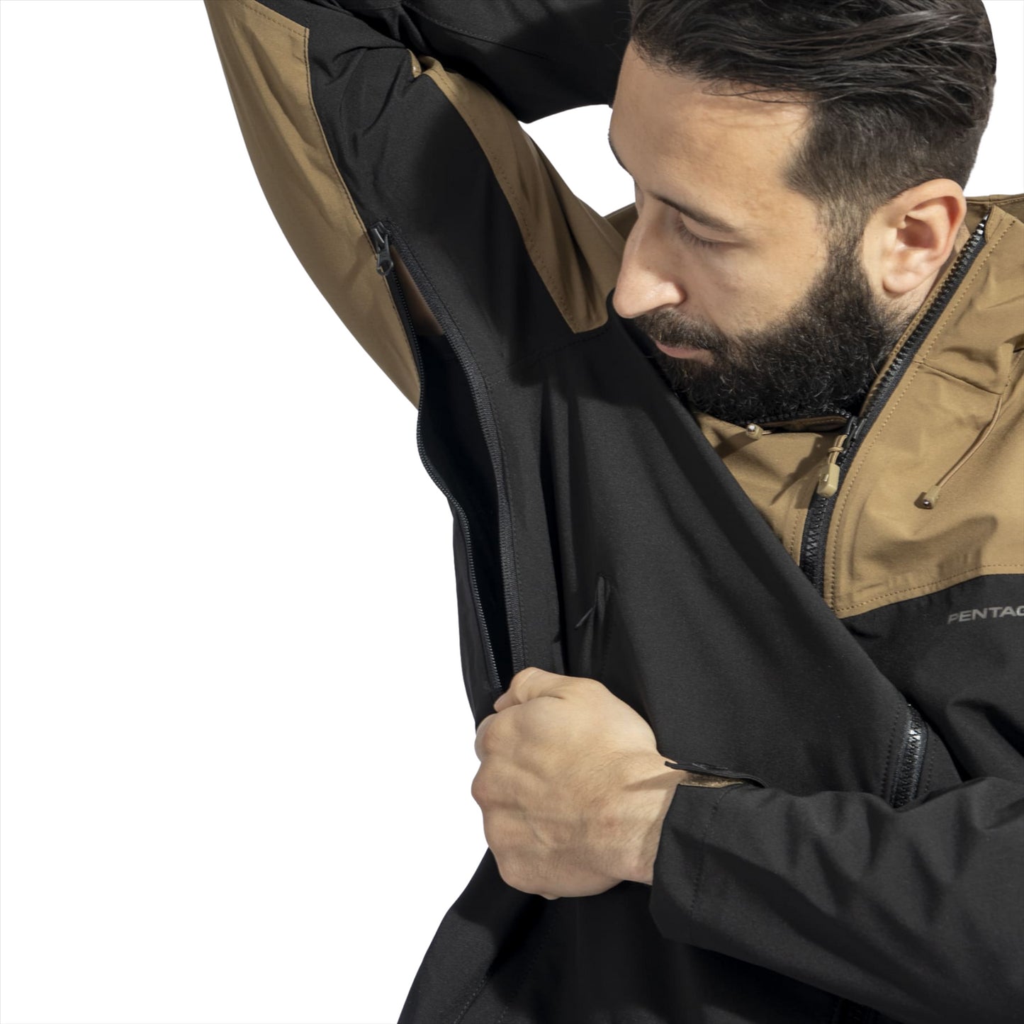 PENTAGON Monlite WP lengva neperšlampama Softshell striukė su pažastų ventiliacijomis ir reguliuojamu gobtuvu.