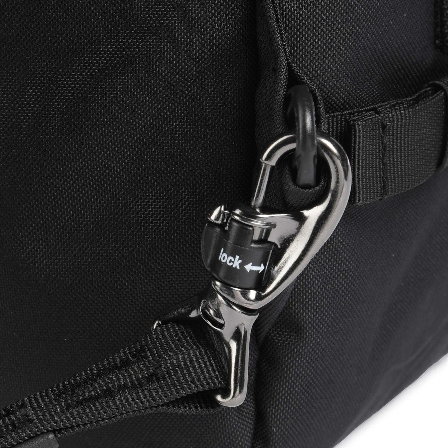 Pacsafe Go 34L kelioninė kuprinė su apsauga nuo vagysčių – užrakinamas užtrauktukas ir tvirta medžiaga.