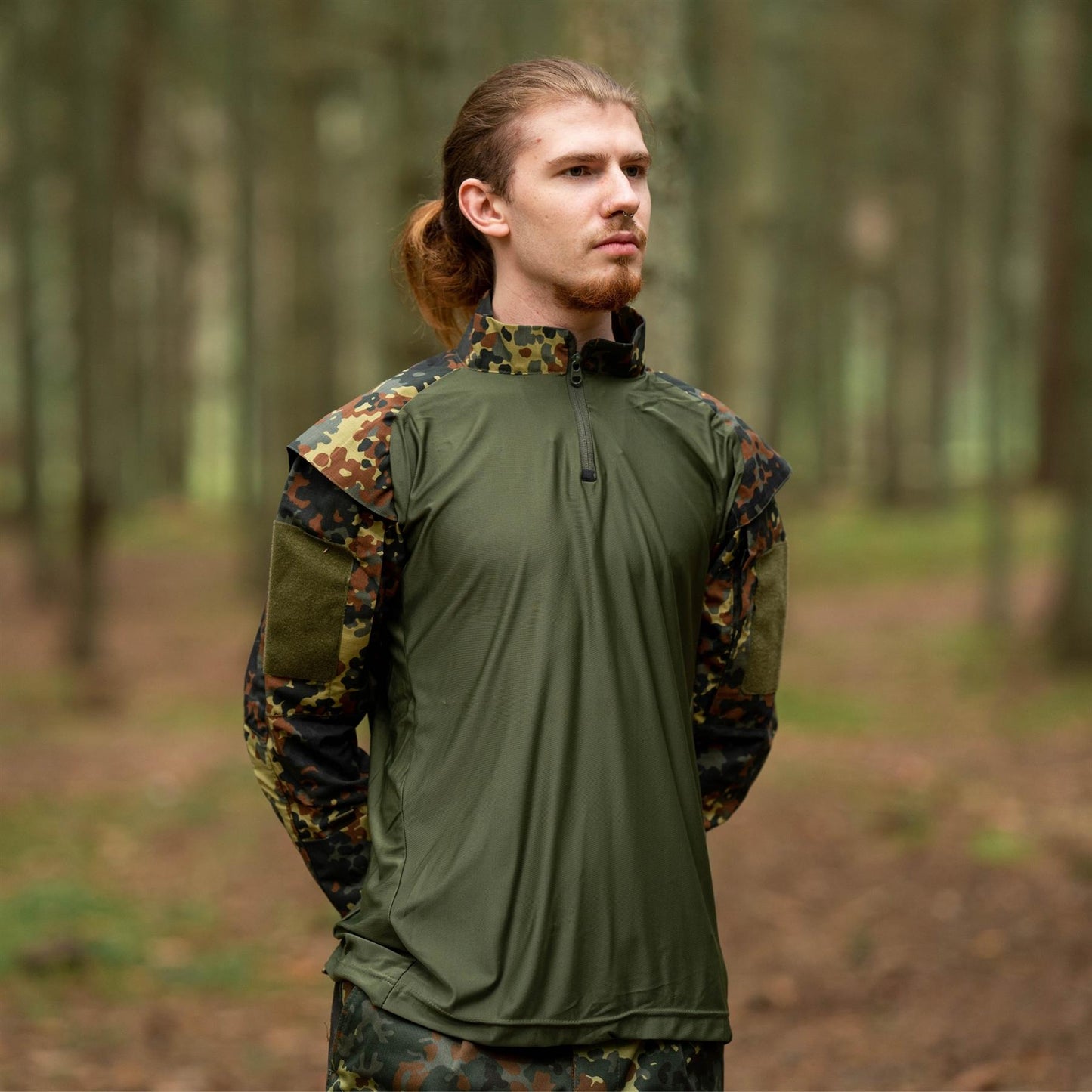 MFH U.S. kariuomenės stiliaus taktiniai marškiniai Flecktarn marginimo kamufliažiniai, su elastano centru ir Rip-Stop rankovėmis.