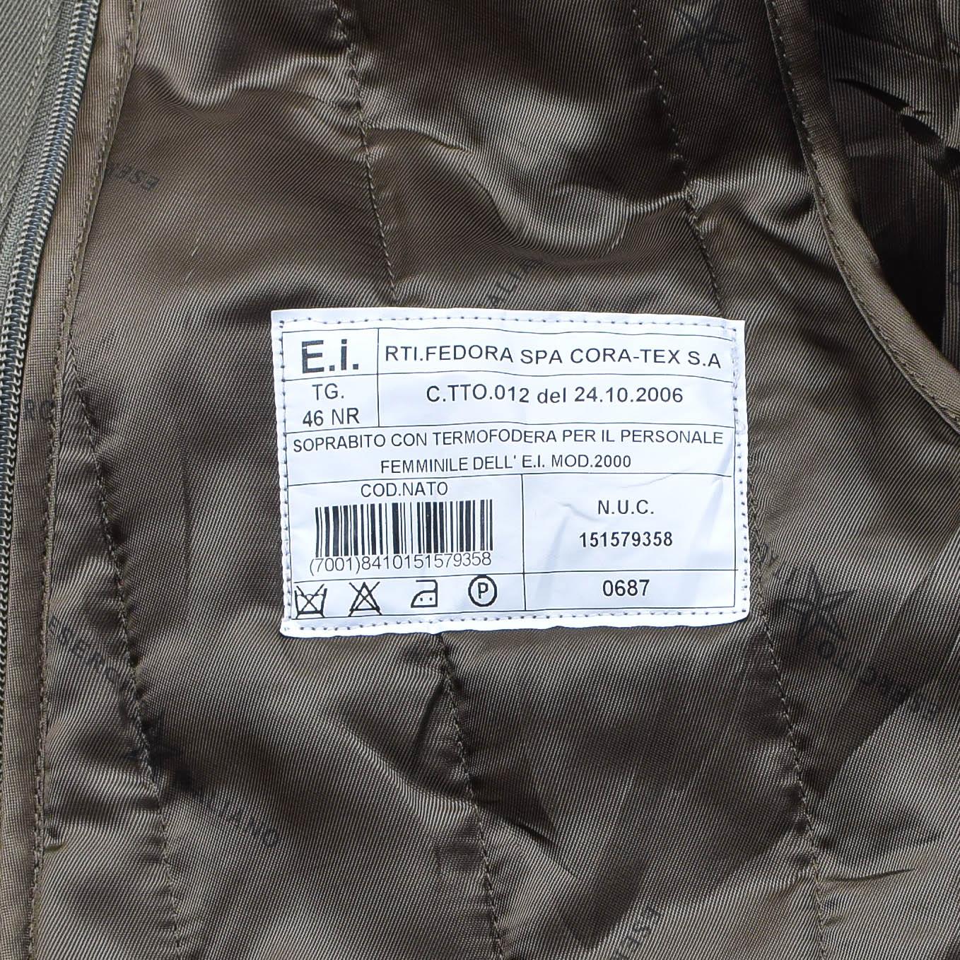 Italijos kariuomenės moteriškas ilgas paltas su pamušalu ir diržu – vidinis pamušalas ir etiketė.