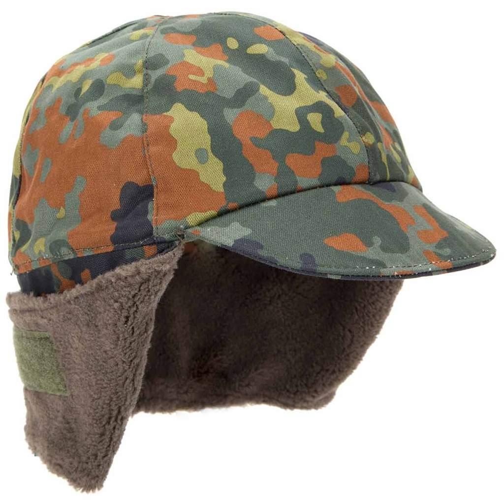 Vokietijos kariuomenės žieminė kepurė su snapeliu Flecktarn marginimo, vilnos ir dirbtinio kailio pamušalas, ausų apsauga.