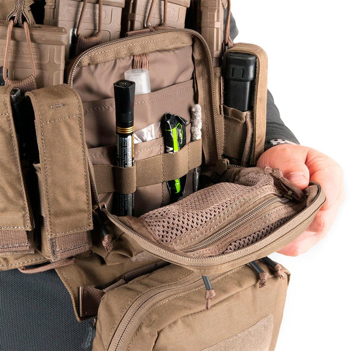 Helikon-Tex Chest Rig treniruočių taktinė liemenė Multicam su moduline MOLLE sistema ir patvaria medžiaga.