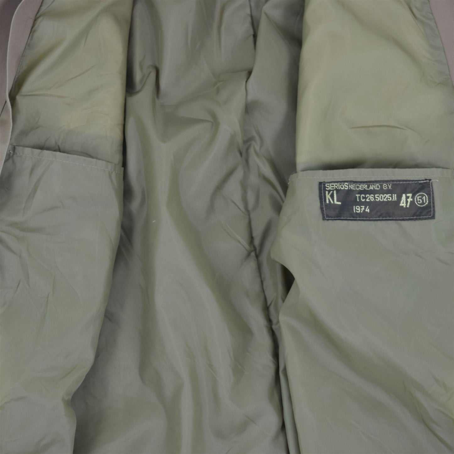 The formal coat of the Dutch army is brown