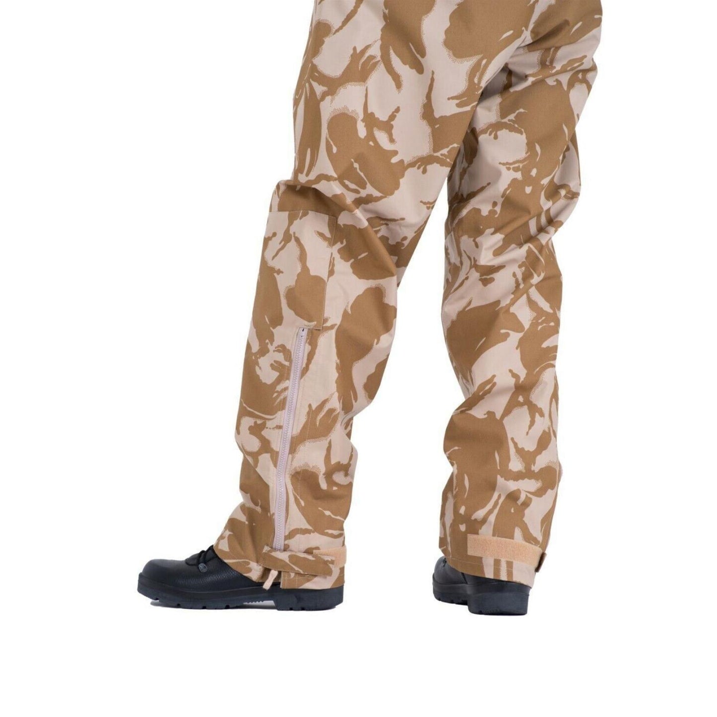 Jungtinės Karalystės kariuomenės neperšlampamos kovinės kelnės Desert marginimas su reguliuojama juosmens dalimi ir GORE-TEX apsauga.