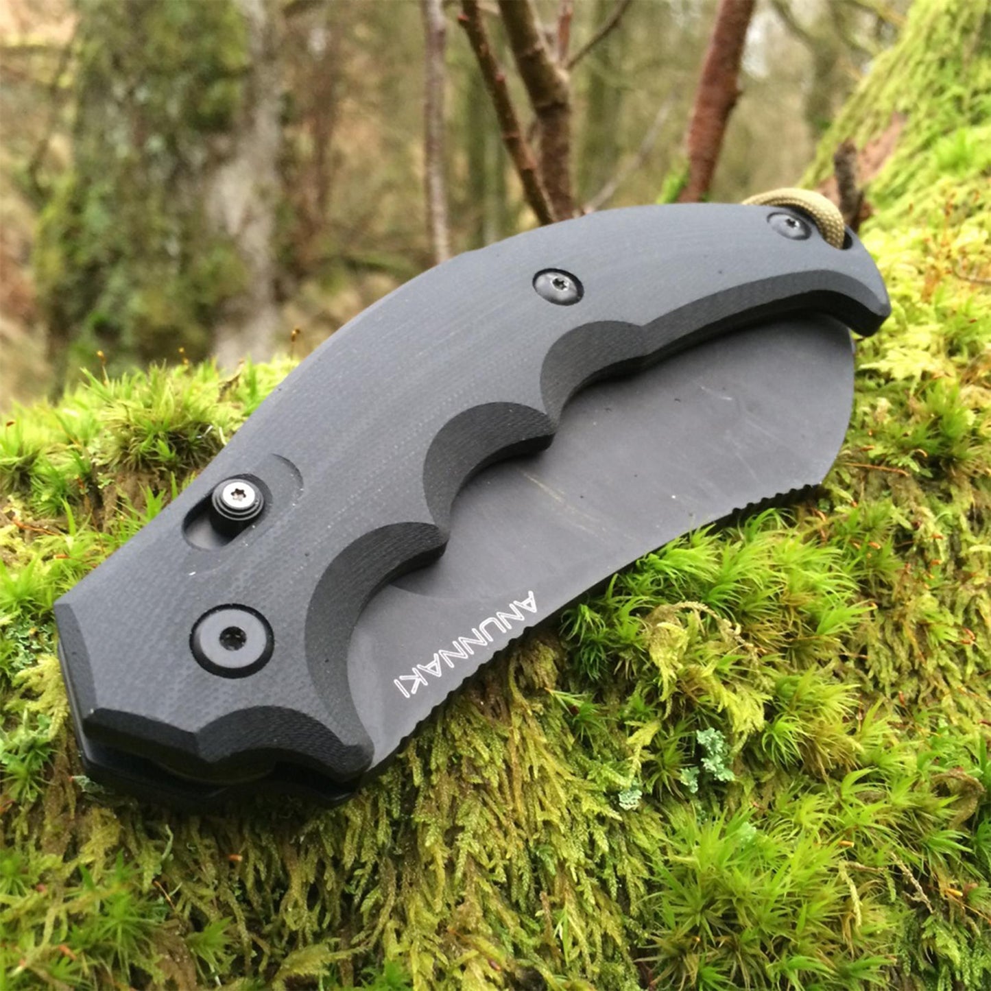 Fox Knives ANUNNAKI taktinis užlenkiamas peilis su juoda G10 rankena ir N690Co plieno geležte 60HRC kietumo.