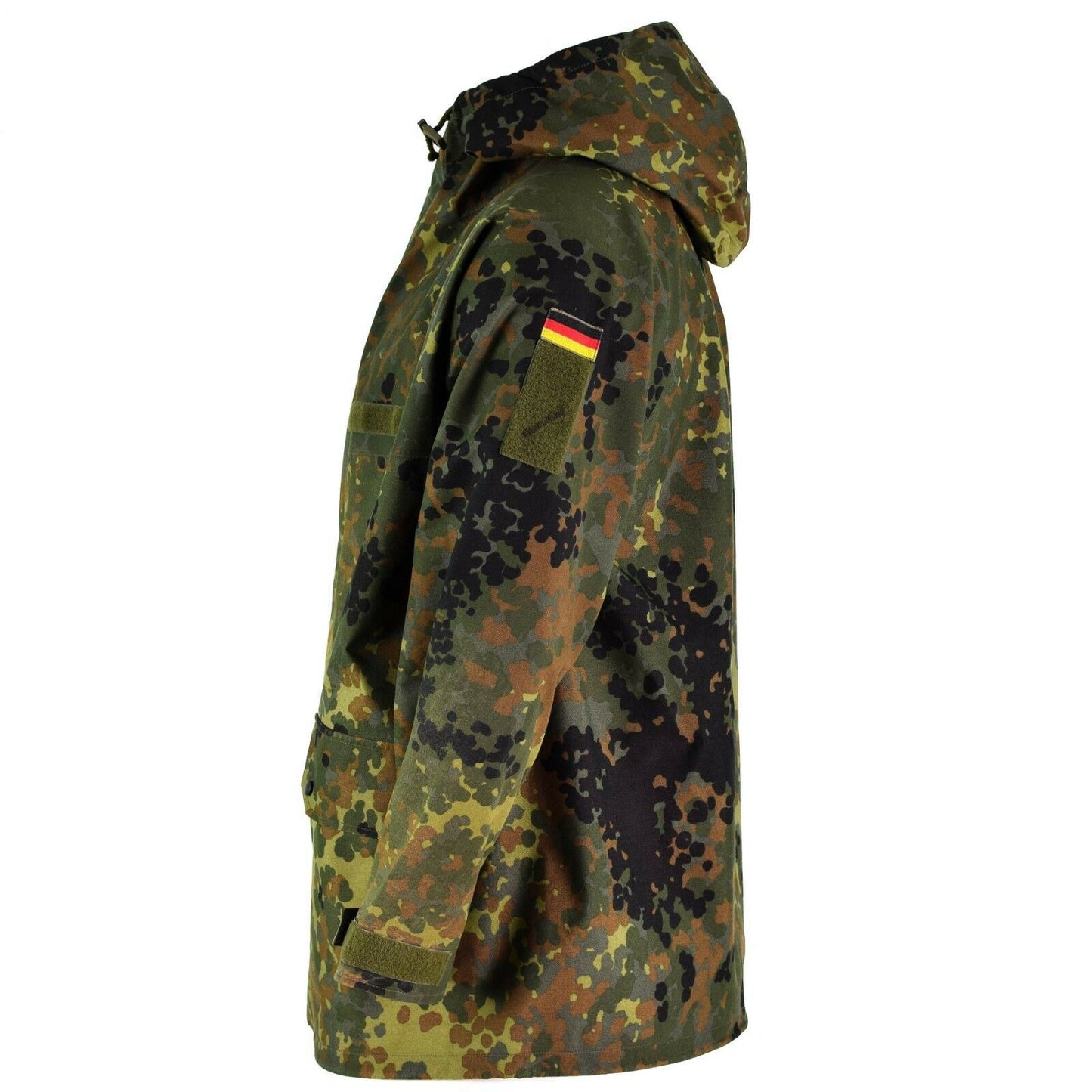 Vokietijos kariuomenės neperšlampama GoreTex striukė Flecktarn marginimo, su gobtuvu ir Vokietijos vėliava.