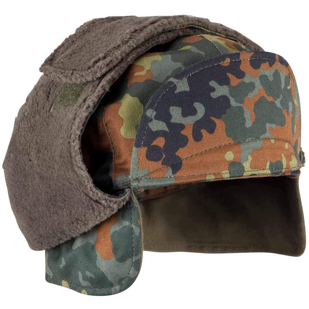 Vokietijos kariuomenės žieminė kepurė su snapeliu Flecktarn marginimo, su vilnos ir dirbtinio kailio pamušalu.