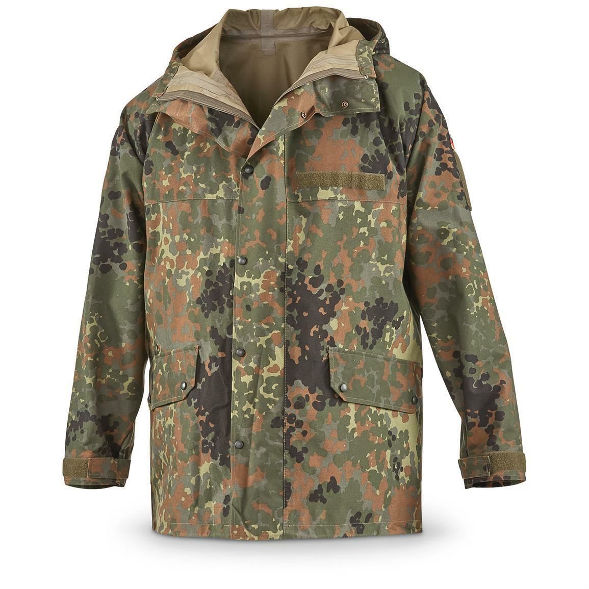 Vokietijos kariuomenės neperšlampama GoreTex striukė Flecktarn marginimo su gobtuvu ir reguliuojamais rankogaliais.