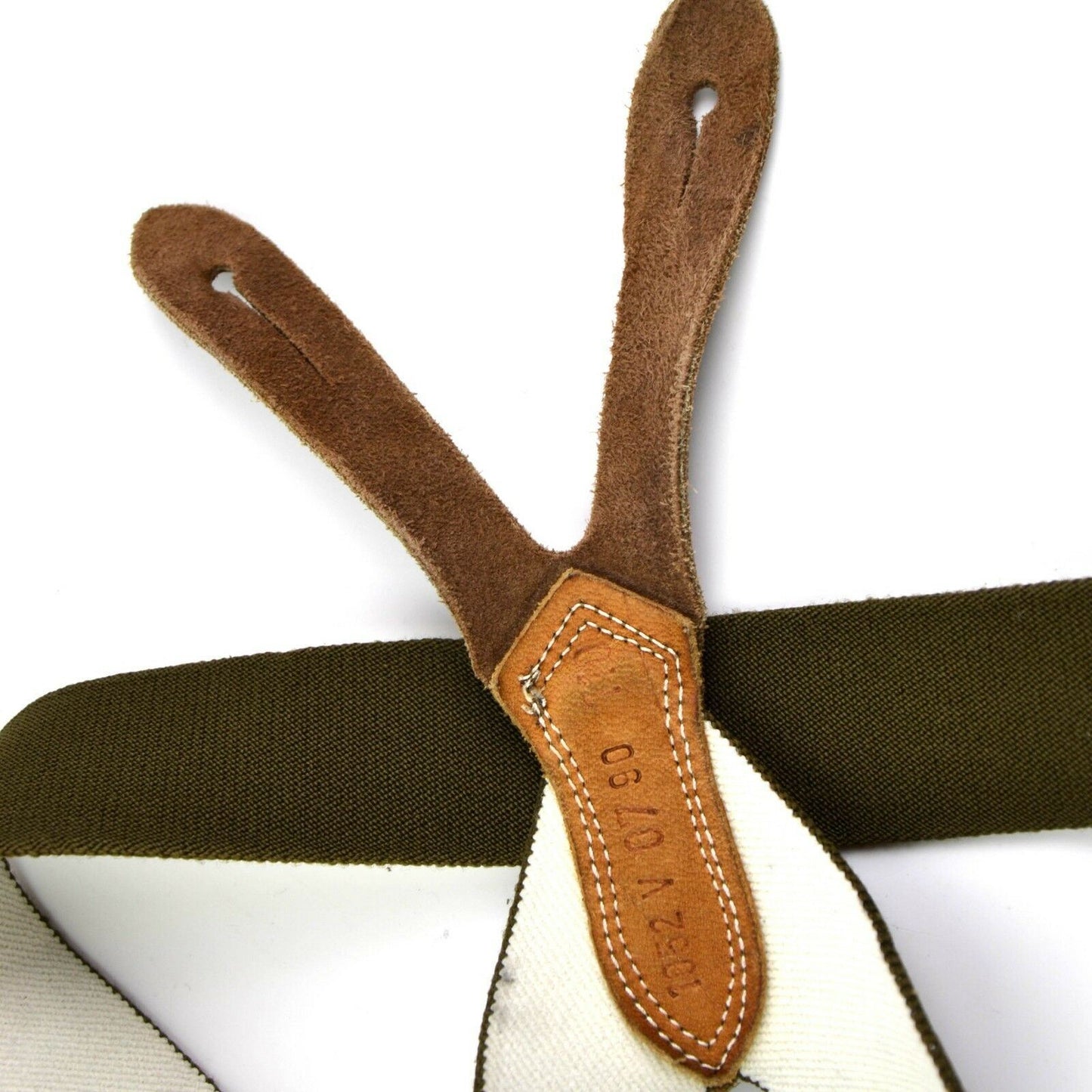 Vokietijos kariuomenės odinės kelnių petnešos Alyvuogių, audinio ir odos mišinys, tvirtas lauko petnešų dizainas.