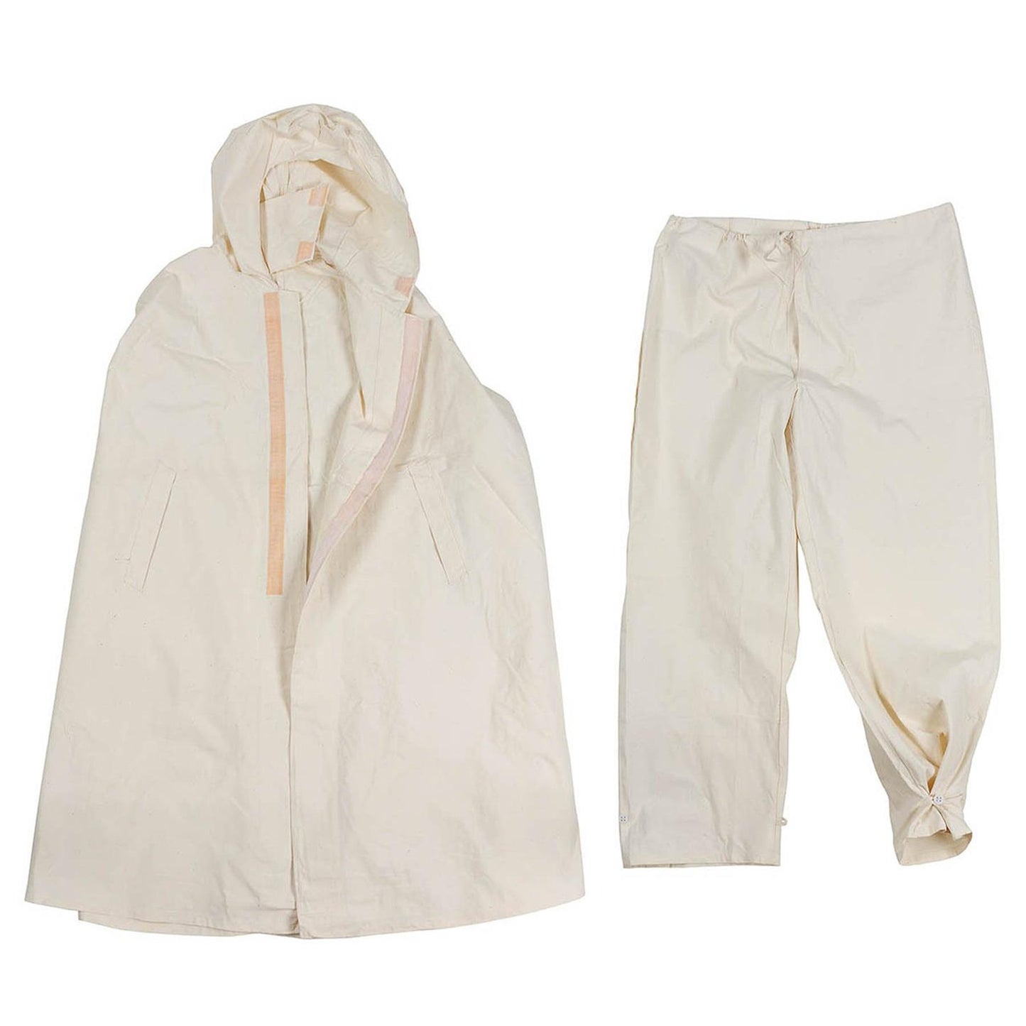 Kinijos kariuomenės maskavimosi kostiumo komplektas baltos spalvos, pončas su gobtuvu ir reguliuojamos kelnės.