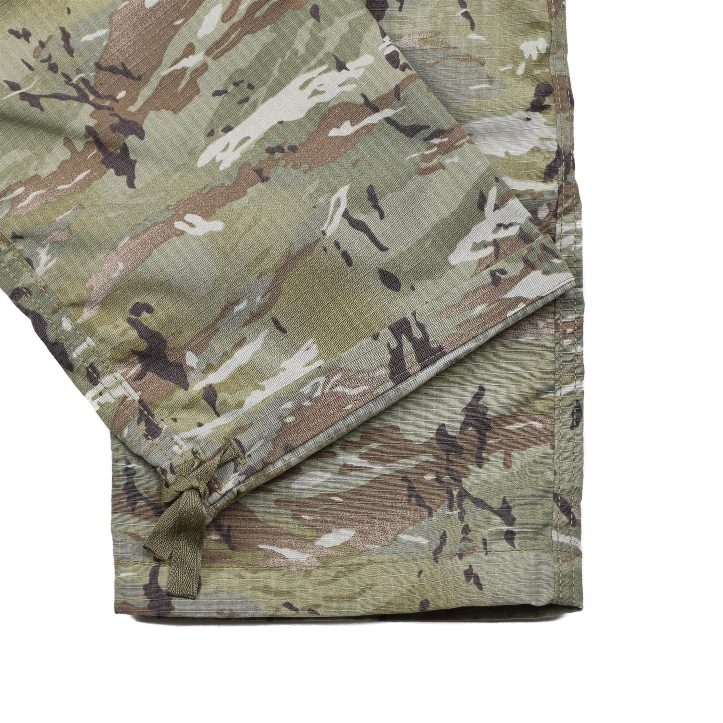 PENTAGON Lycros taktinės kelnės Multicam marginimas su reguliuojamais rankogaliais ir tvirtu ripstop audiniu.