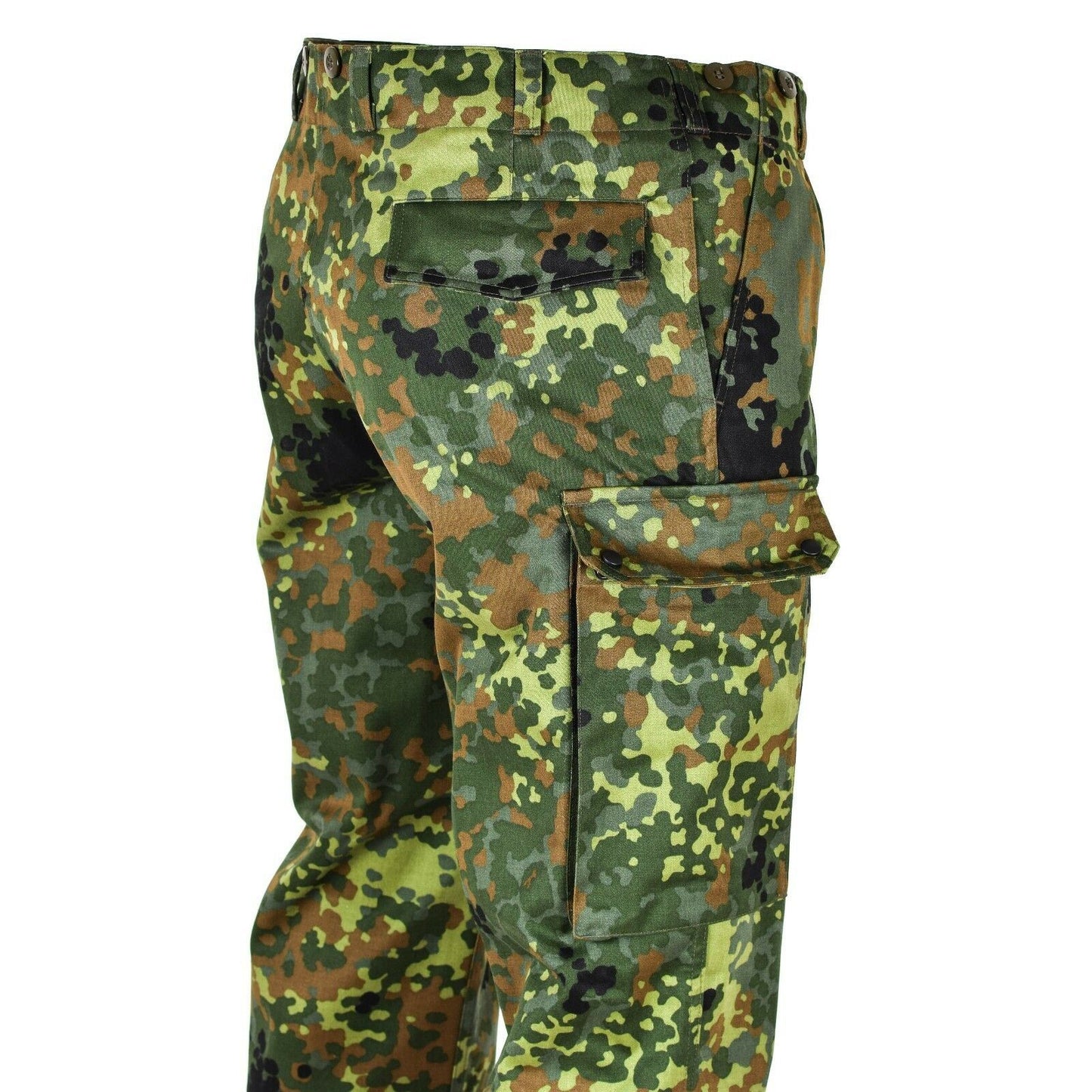 Vokiečių kariuomenės lauko uniformos kelnės Flecktarn marginimo su daug kišenių ir patvaria medžiaga.