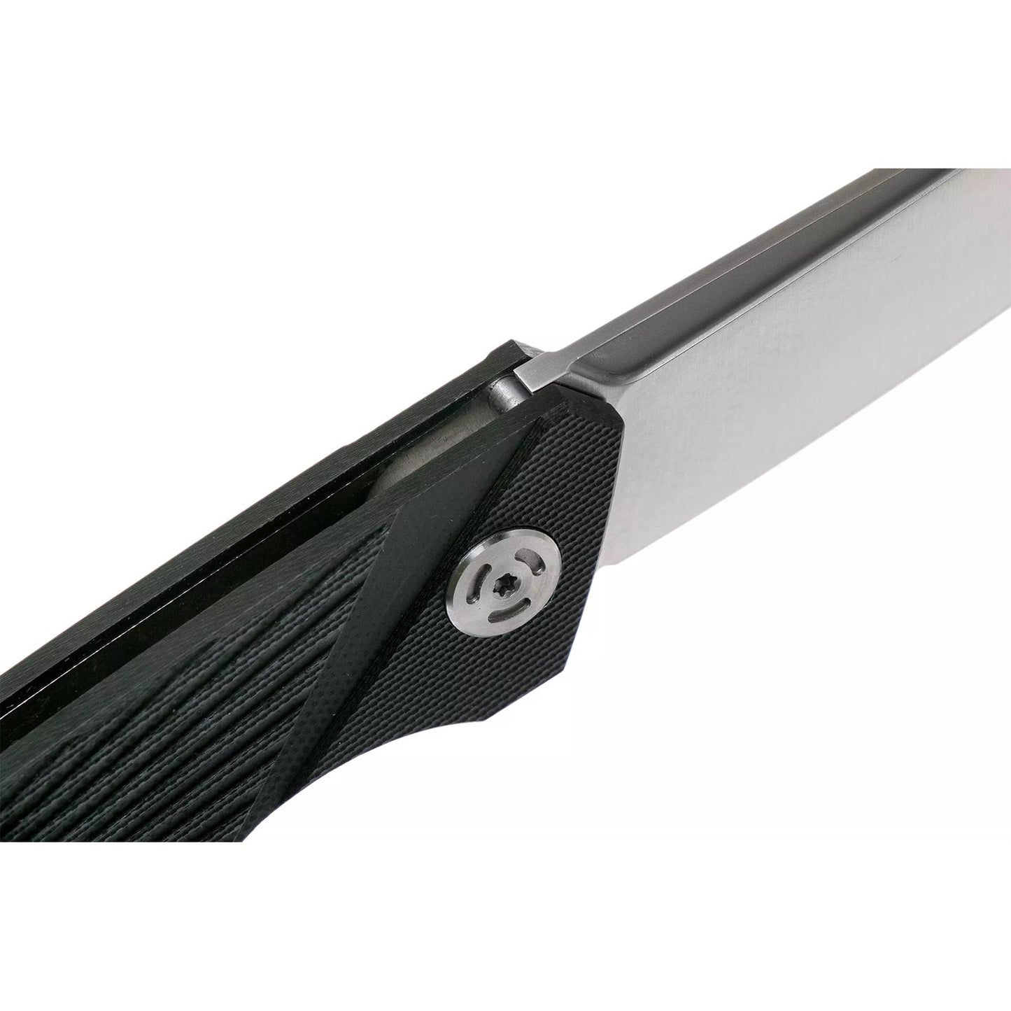 Fox Knives METROPOLIS sulankstomas kišeninis peilis nerūdijantis plienas 440C satino danga su juoda G10 rankena.