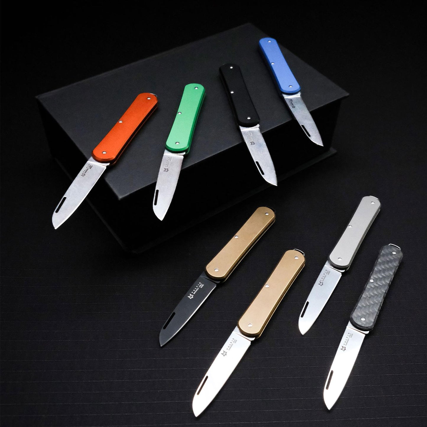 Fox Knives VULPIS FX-VP130 OD sulankstomas kišeninis peilis su žalia rankena iš N690Co plieno.