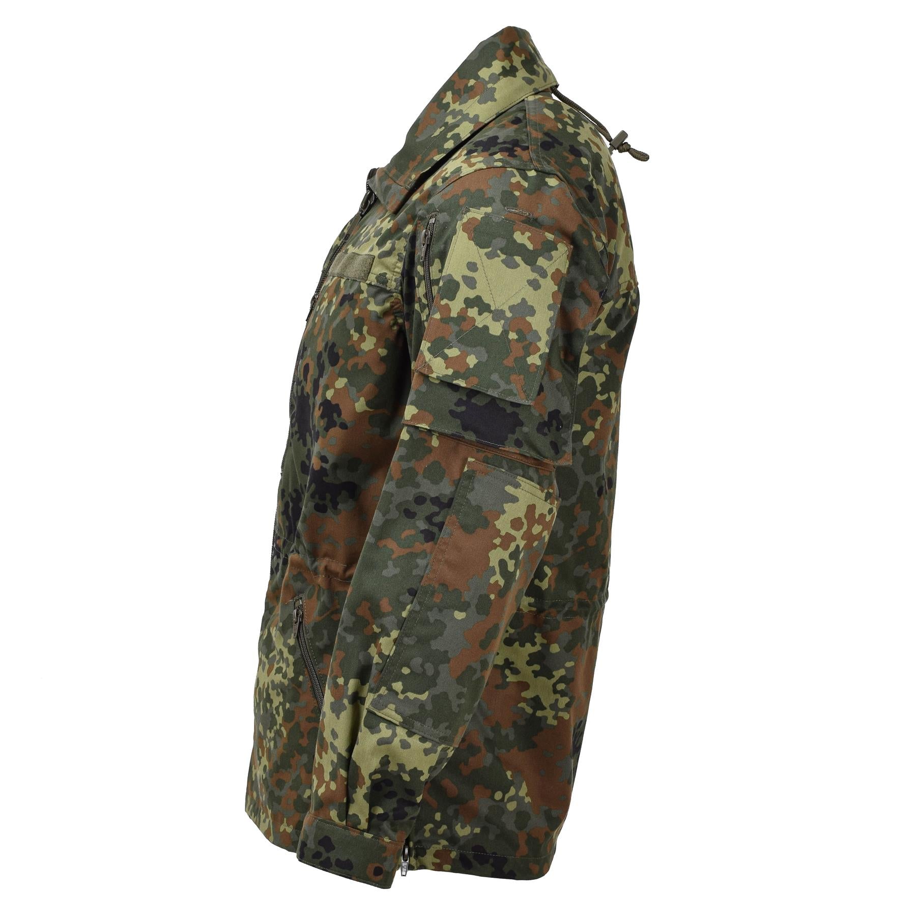 Leo Kohler karinis švarkas su užtrauktuku Flecktarn marginimo, patvarus ir komfortiškas lauko drabužis.