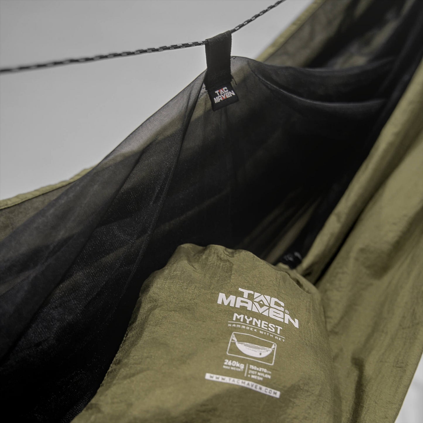PENTAGON Mynest hamakas su integruotu uodų tinkleliu iš nailono parašiutinio audinio stovyklauti ir poilsiui.