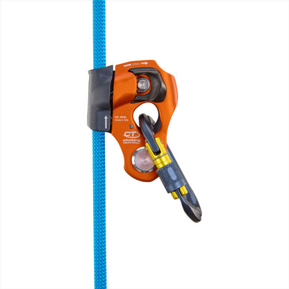 Climbing Technology CRIC oranzinis tempimo skriemulys su melyna virve ir metaline sagtimi ant balto fono