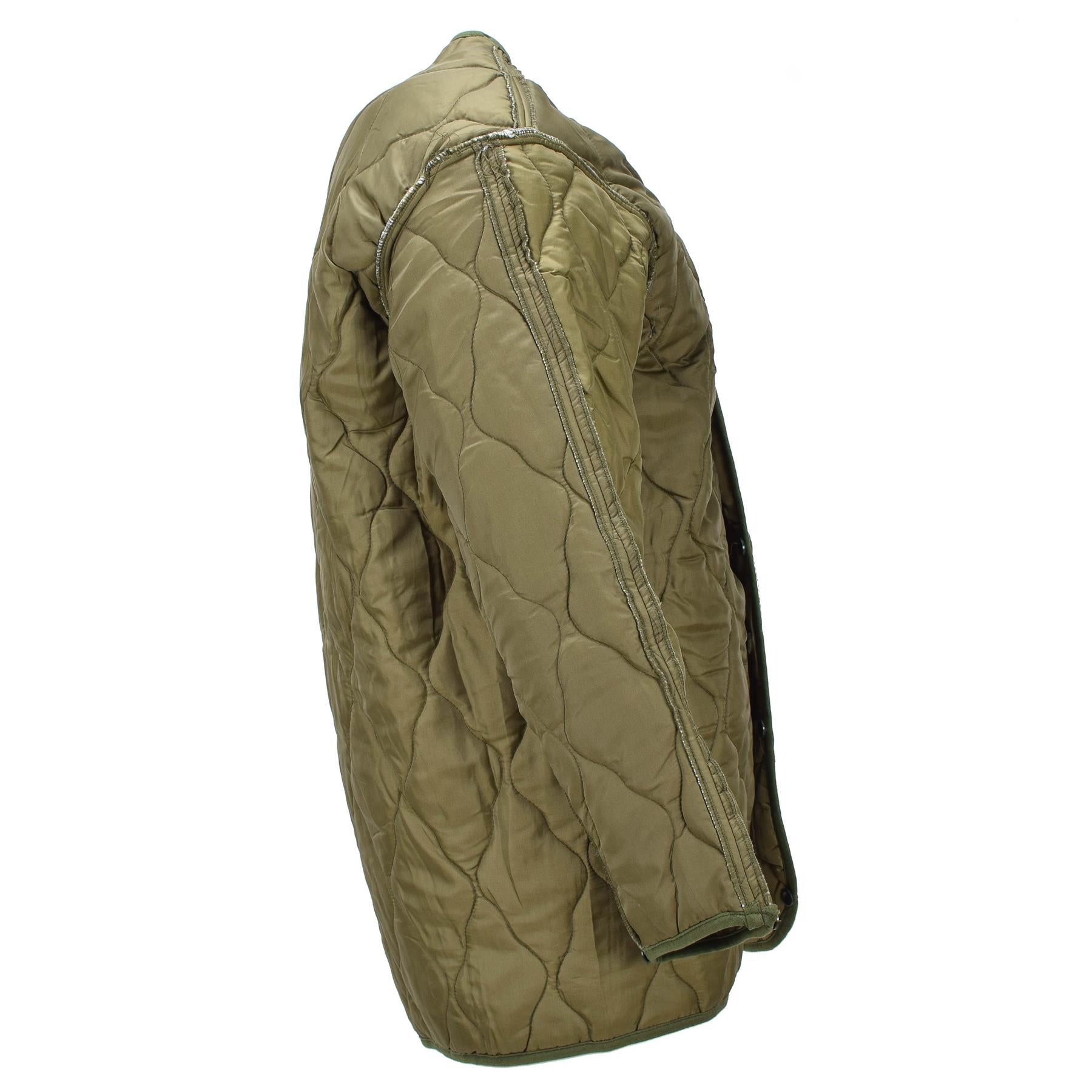 Čekijos kariuomenės dygsniuotas pamušalas alyvuogių spalvos, šiltas quilted dizainas su užtrauktuku šone