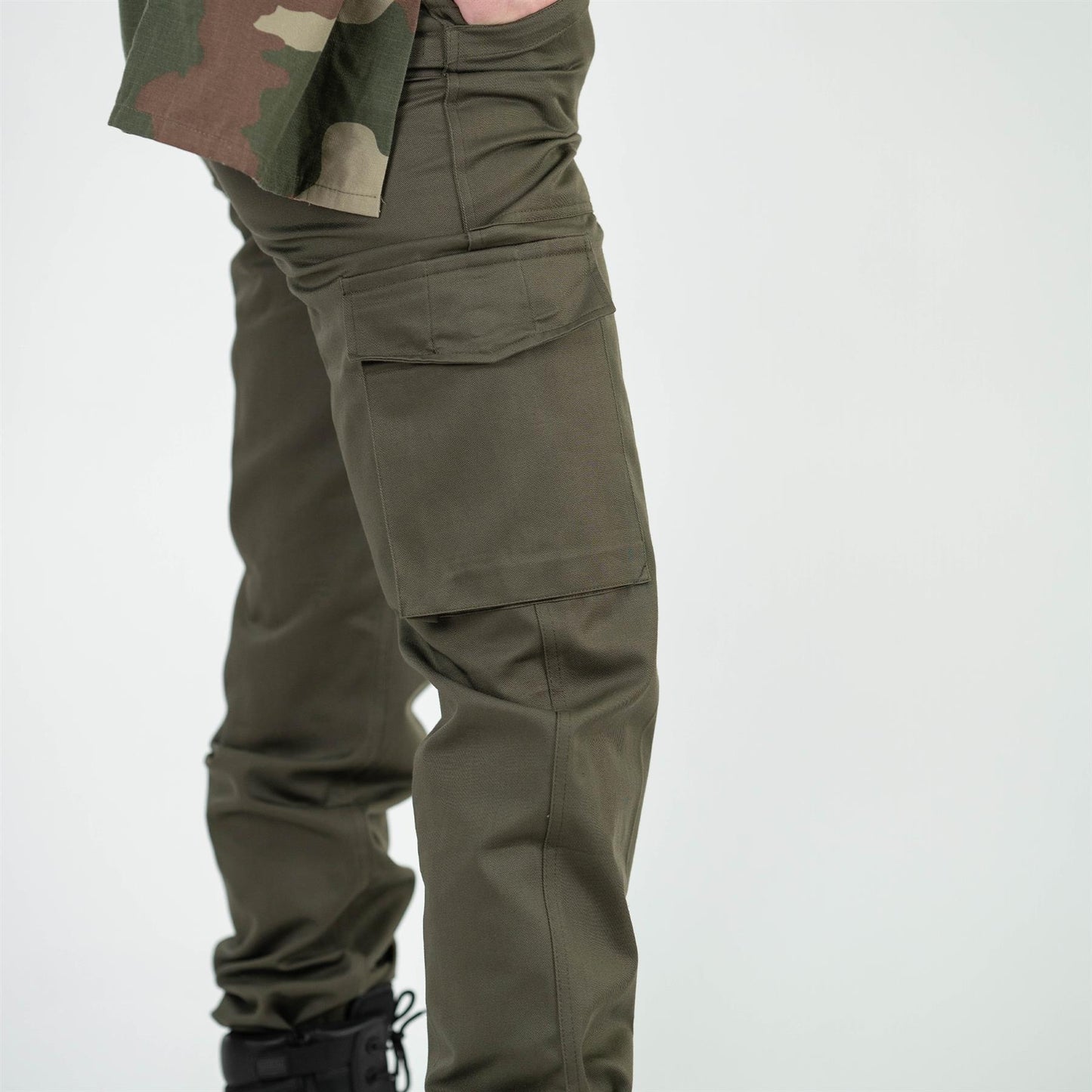 Austrian army work trousers with wide pockets a75 olive