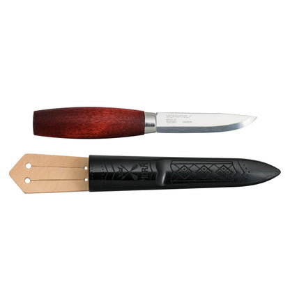 Morakniv Classic No 1/0 peilis su anglies plieno ašmenimis ir medine rankena su plastikinio dengimo dėklu.