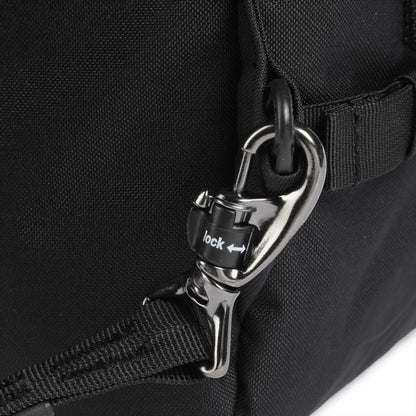 Pacsafe Go 34L kelioninė kuprinė su apsauga nuo vagysčių – užrakinamas užtrauktukas ir tvirta medžiaga.