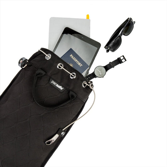 Pacsafe Travelsafe GII 5L krepšys atsparus pjovimui su užrakinama spyna saugai keliaujant.