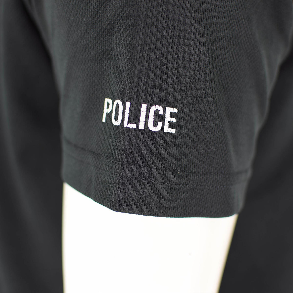 Jungtinės Karalystės policijos marškinėliai su užtrauktuku juodi