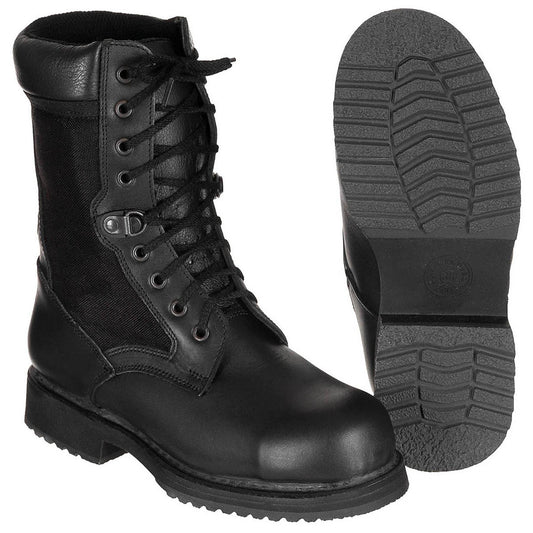 Italian army combat boots for the winter season are black