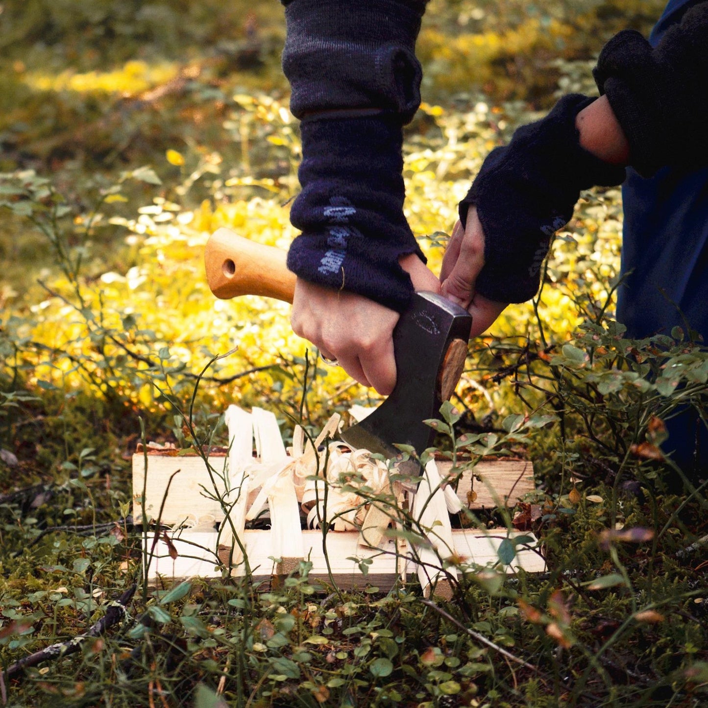Gransfors Kubben 413 mažas skaldymo kirvis naudojamas malkų skaldymui lauko sąlygomis.