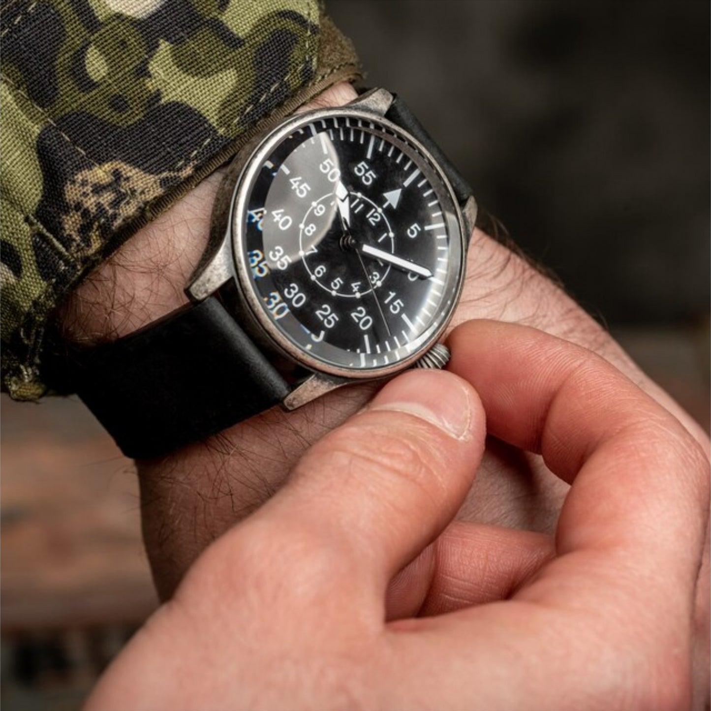 MIL-TEC retro kvarcinis piloto laikrodis su juoda naturalios odos apyranke