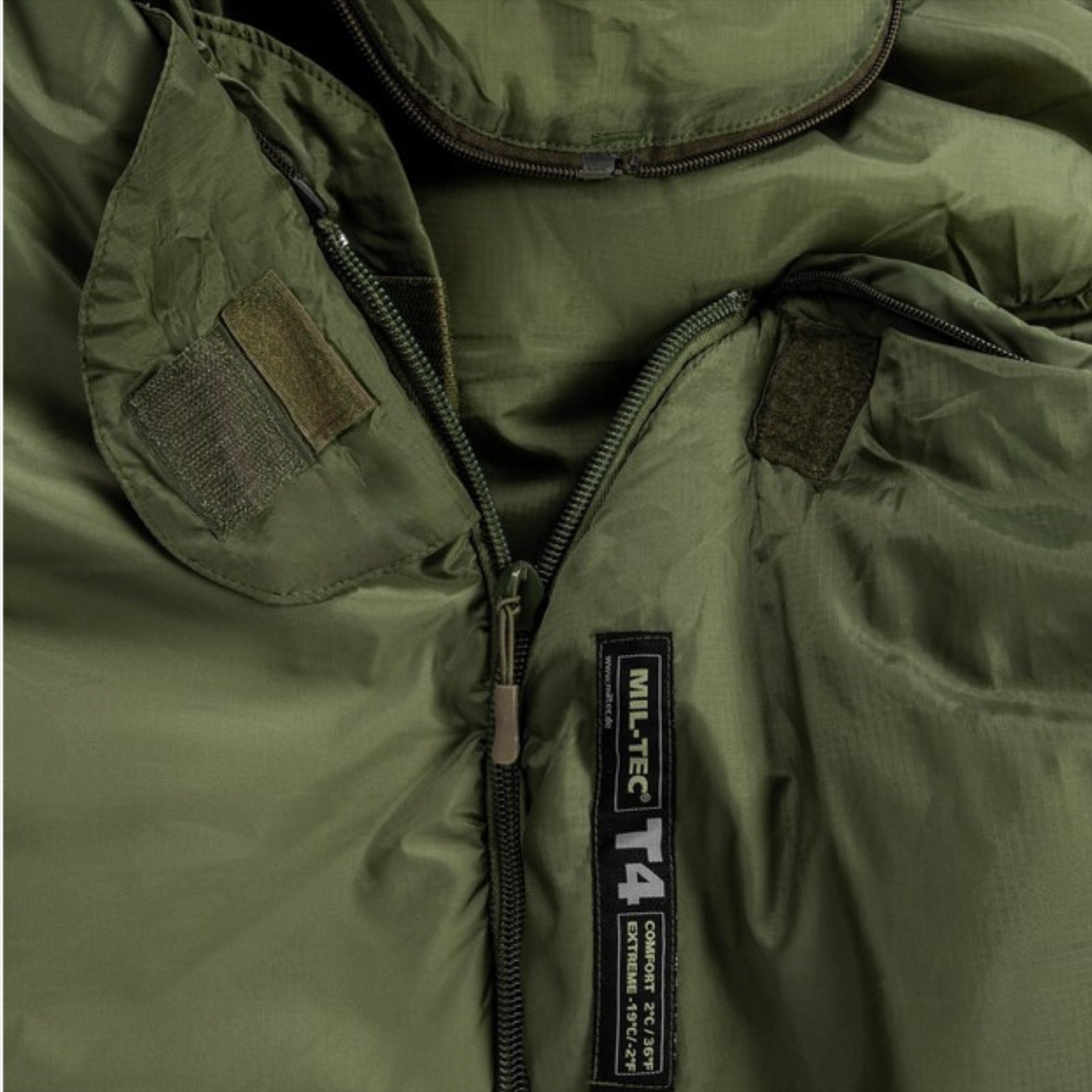 MIL-TEC TACTICAL 4 miegmaišis su Teflono danga, patvarus ir komfortiškas stovyklavimui su užtrauktuku ir kišene.