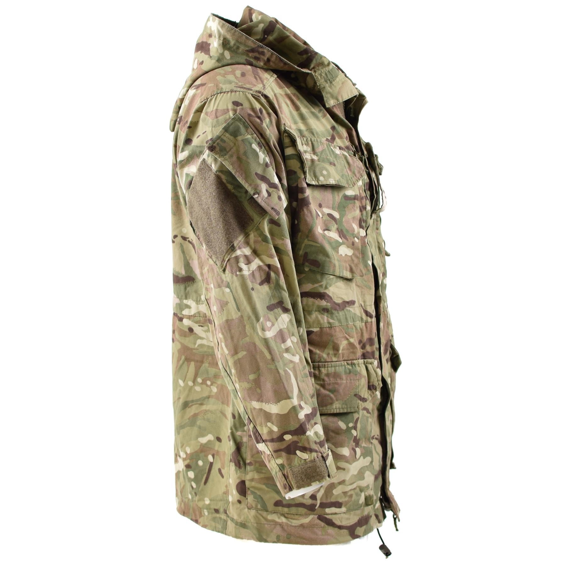 Britanijos kariuomenės MTP Smock lauko striukė su gobtuvu, reguliuojama, su kišenėmis ir Velcro lipdukais.
