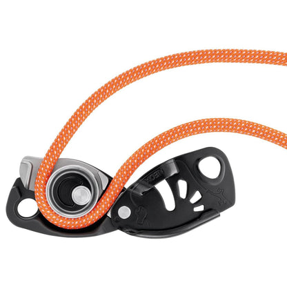 PETZL NEOX laipiojimo įrenginys su asistiniu stabdymu, juodos spalvos užtikrinimo sistema su oranžine virve.