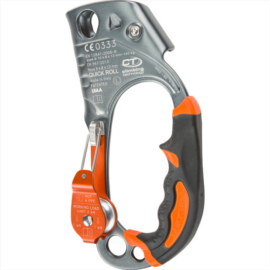 Climbing Technology QUICK ROLL rankinis ascenderis su integruotu skriemuliu, ergonomiška ir patvari konstrukcija.