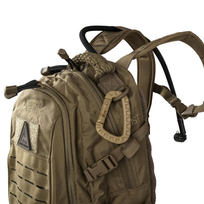 Direct Action Dust 20L taktinė kuprinė su MOLLE sistema Adaptive Green, kompaktiška ir patvari kasdienai.